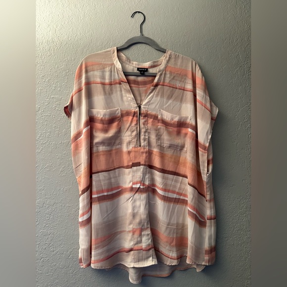 Torrid short sleeve shirt, size 3, pink - Picture 2 of 3